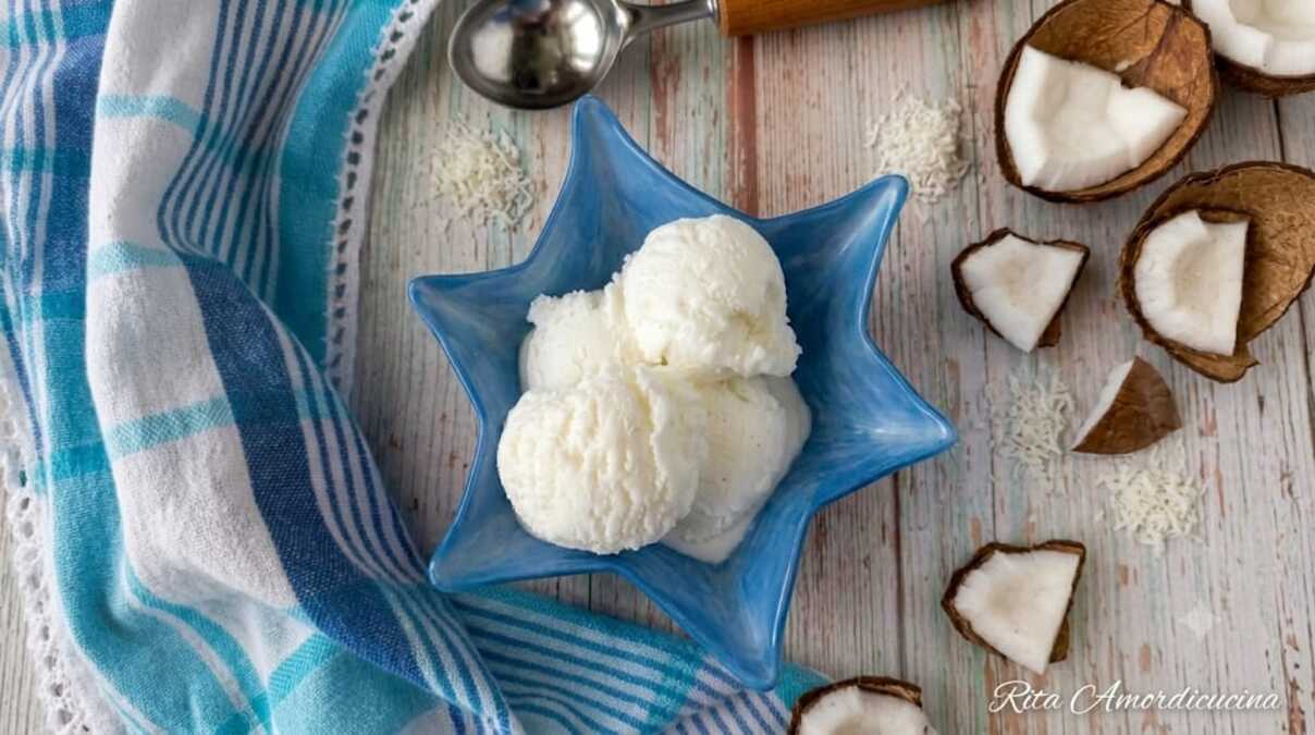 Gelato al cocco fatto in casa senza gelatiera