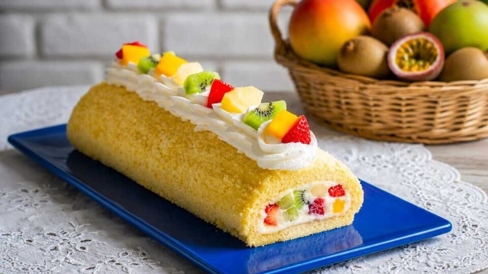 Rotolo soffice tropicale alla crema Chantilly
