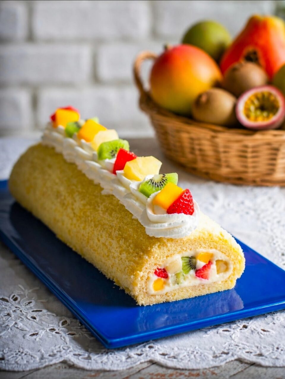 Rotolo soffice tropicale alla crema Chantilly