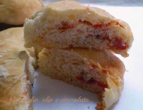 CIAMBELLA FARCITA CON POMODORO ALICI E PROVOLA