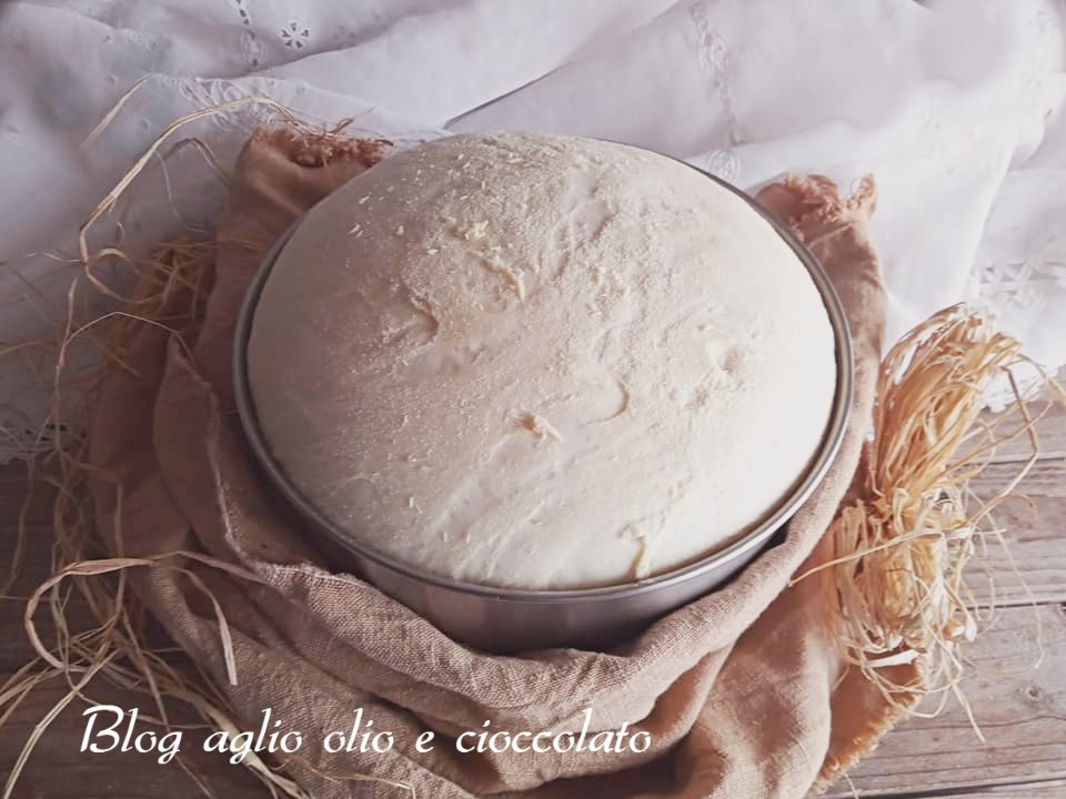 IMPASTO PER LA PIZZA CON GLI ALBUMI RICETTA BIMBY aglio olio e cioccolato