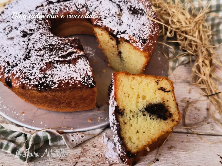 Torta con farina di riso e cioccolato soffice senza burro e senza glutine perfetta per tutta la famiglia, un dolce da colazione che ti fa iniziare al meglio e in golosità la giornata