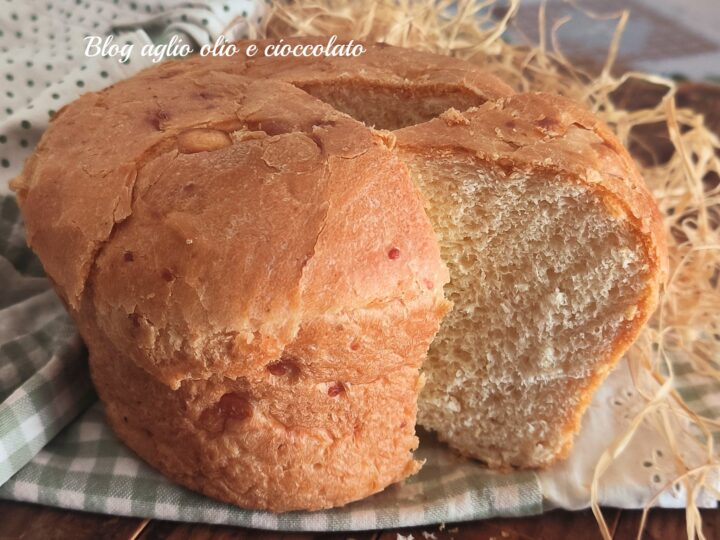 crescia Umbra di Pasqua appena uscita dal forno