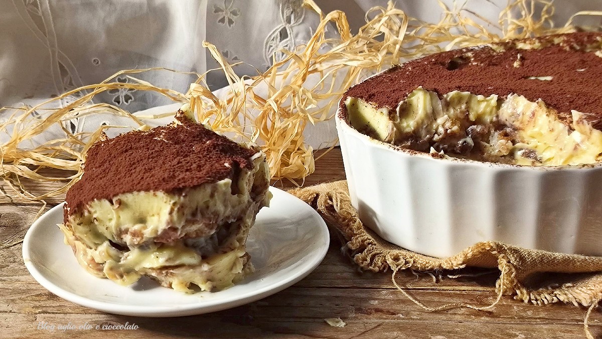 Tiramisù vegano con aquafaba in teglia senza uova e senza latte