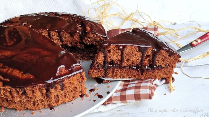 Fetta soffice con glassa al cioccolato