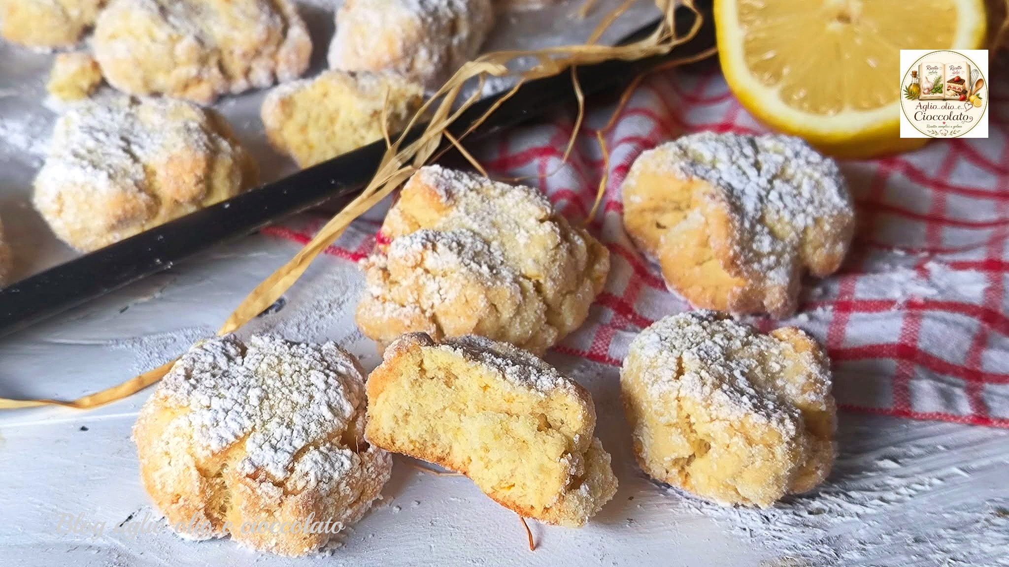 Biscotti al limone con limoni spremuti morbidi e profumati