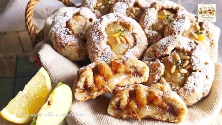 Dolcetti di frolla all'acqua con mele e crema al limone