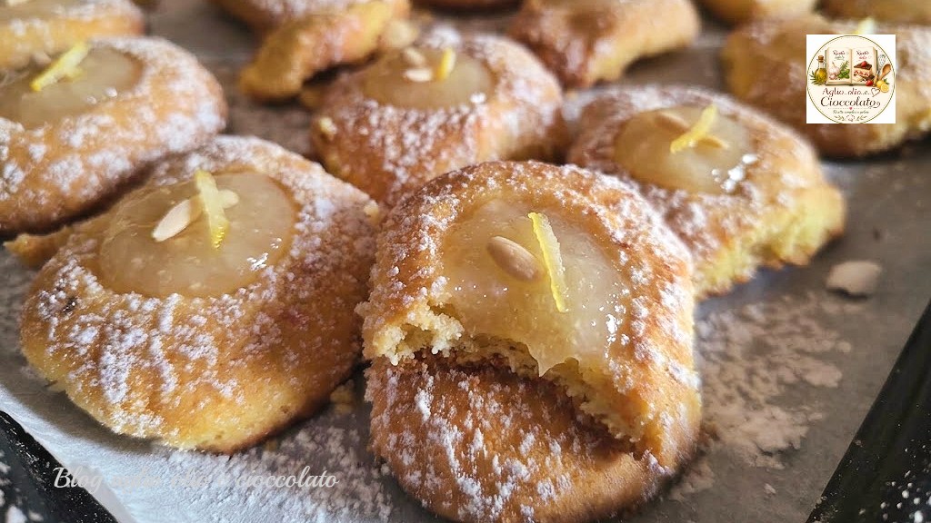 Biscotti morbidi con crema al limone senza uova