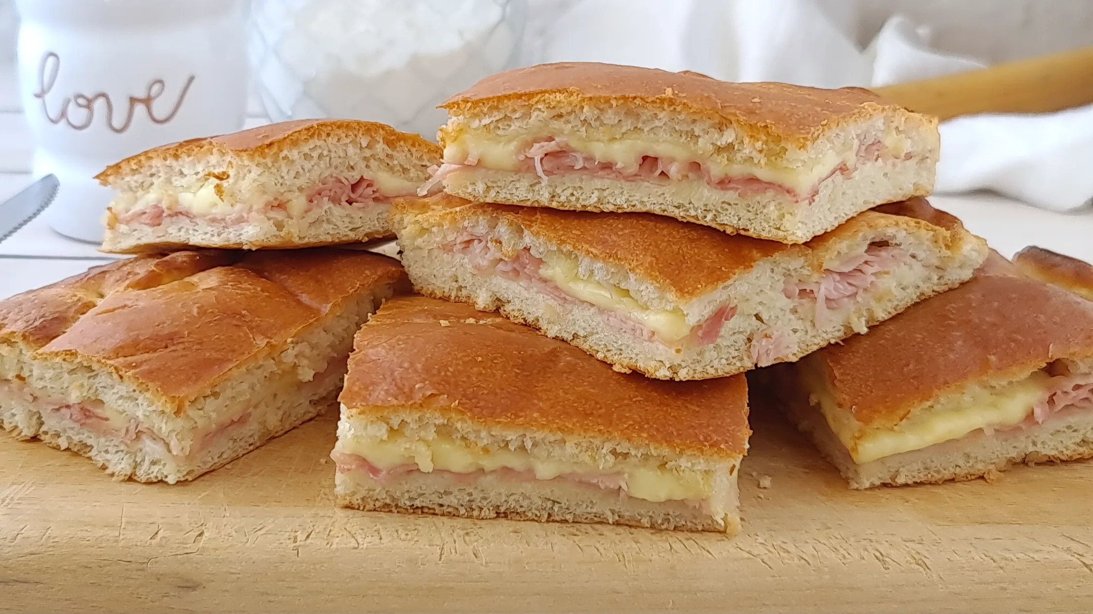 Focaccia ripiena con prosciutto cotto Rosly a passion for pastry