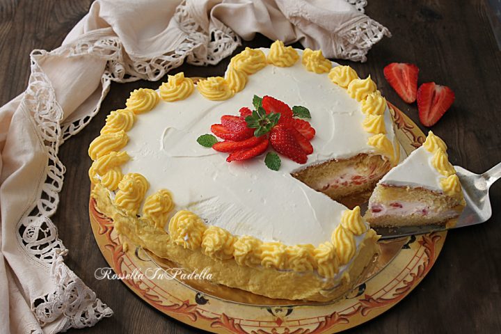 Torta cuore di panna e fragole, torta a forma di cuore senza stampo