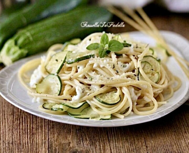 Pasta buona con zucchine e mozza