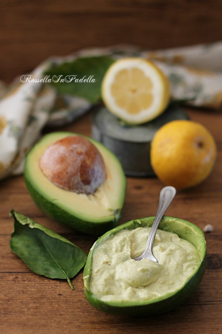 Salsa guacamole allo yogurt, versione leggera e facilissima