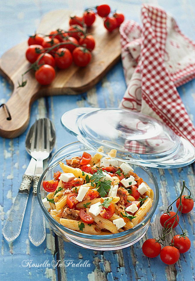 pasta fredpasta fredda al doppio pomodoro, tonno e feta Lungada al doppio pomodoro, tonno e feta Lunga