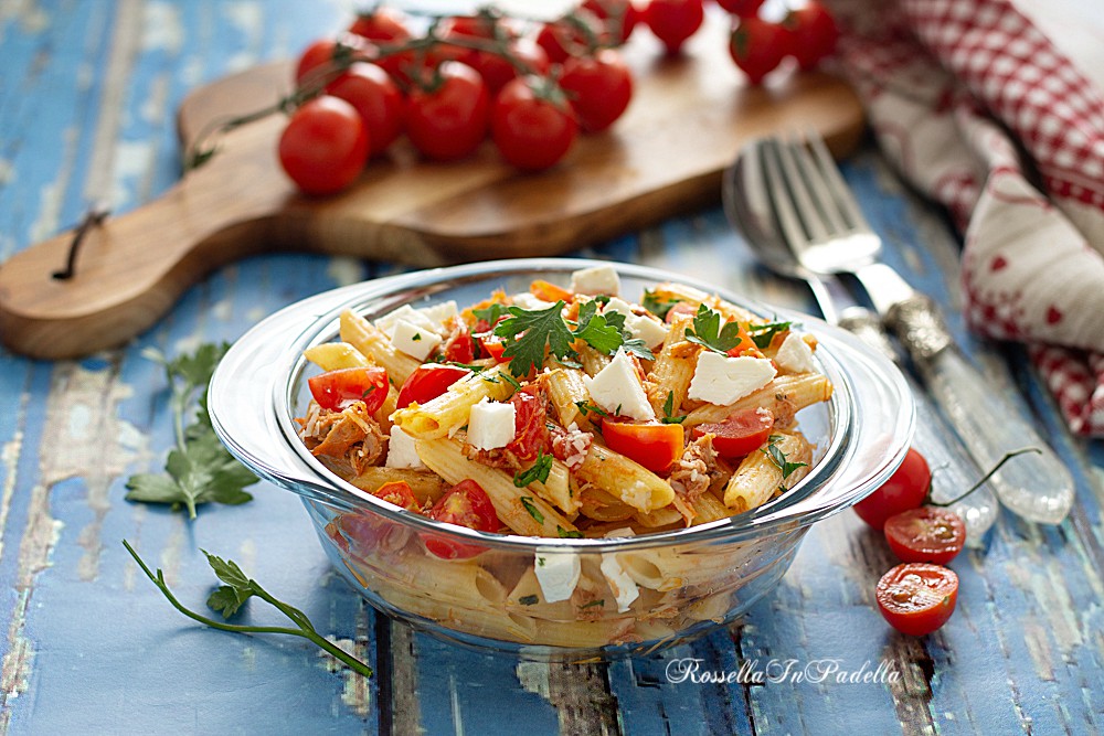 pasta fredda al doppio pomodoro, tonno e feta Lunga