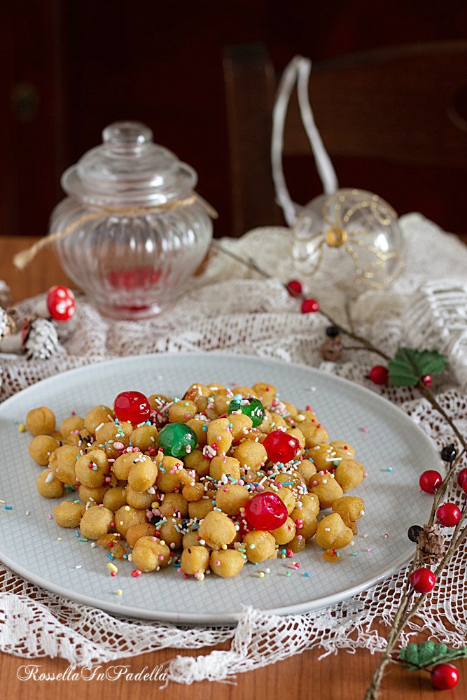 Struffoli o Pignolata, la ricetta facilissima