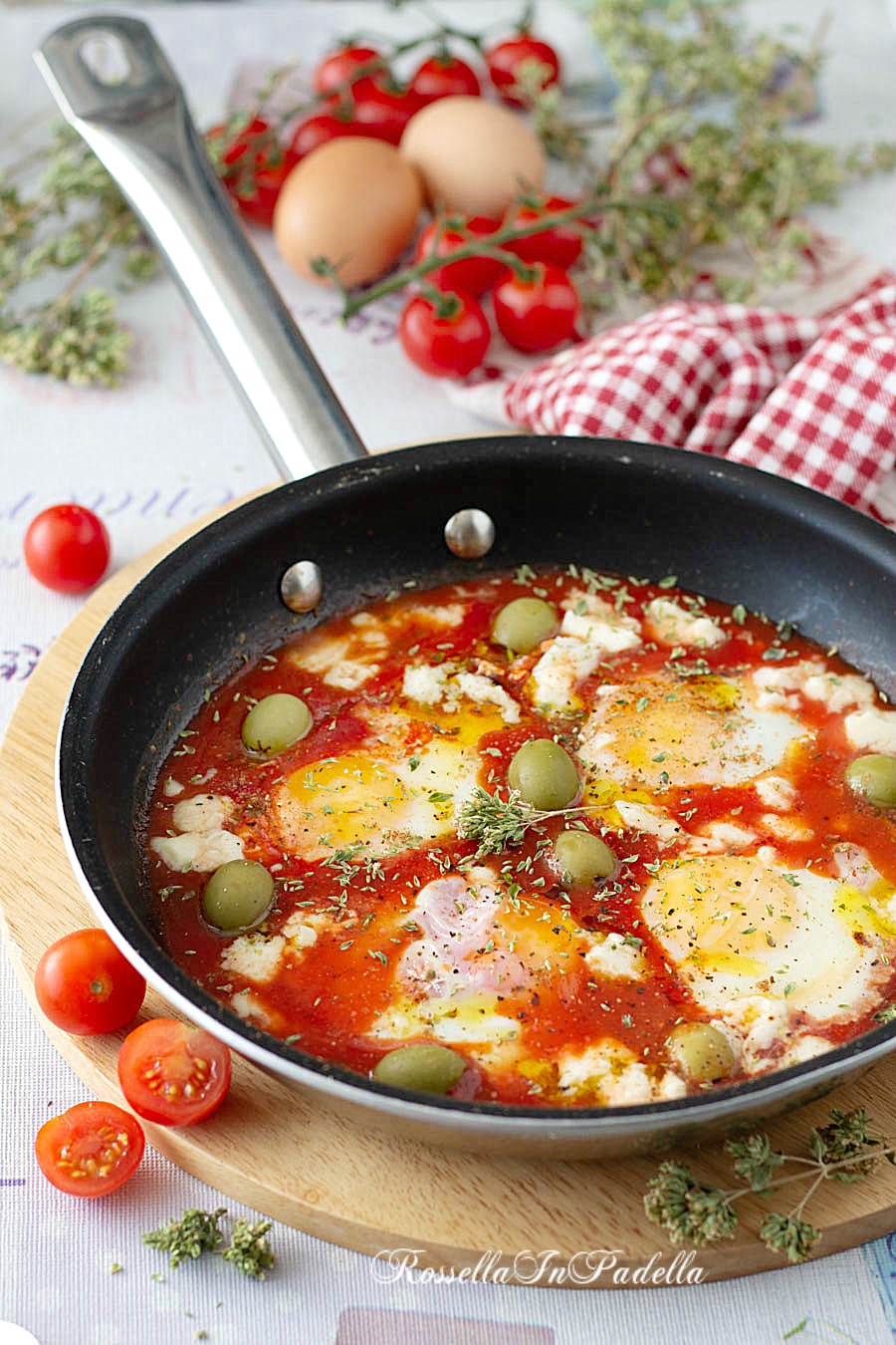 UOVA ALLA PIZZAIOLA cotte IN PADELLA
