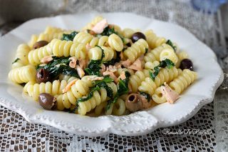 Fusilli al SALMONE con olive Ricetta Fusilli al SALMONE con olive