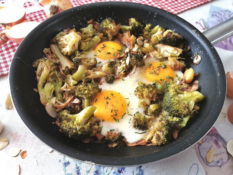 Ricetta Uova e broccoli ripassati in padella gustosi
