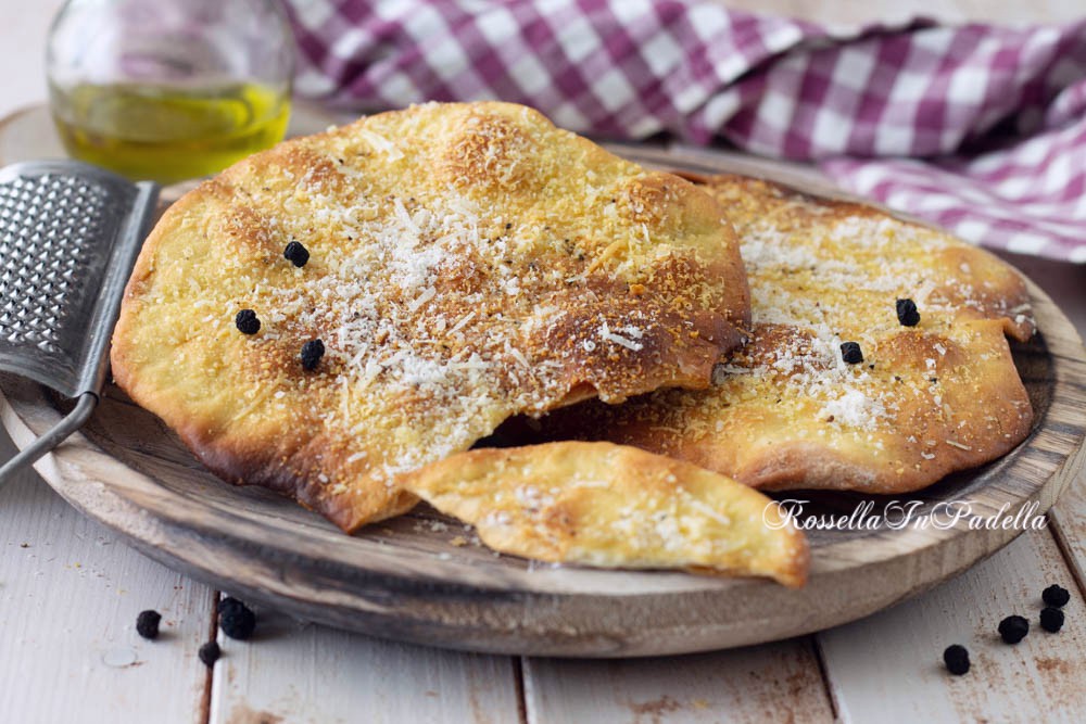 Ricetta SCROCCHIARELLE CACIO E PEPE senza lievitazione