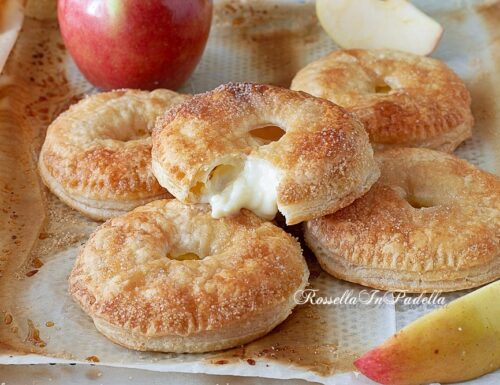 CIAMBELLE DI PASTA SFOGLIA ALLE MELE E CREMA PASTICCERA