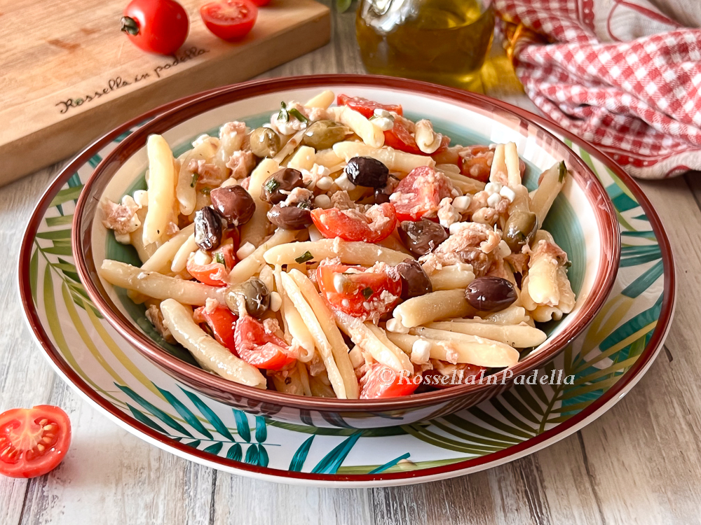 PASTA FREDDA CON TONNO, OLIVE E POMODORINI