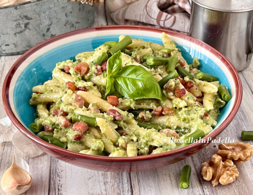 PASTA CON PESTO DI FAGIOLINI E PANCETTA CROCCANTE