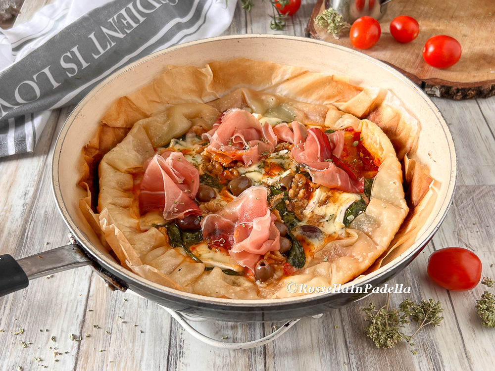 Pizza di pasta sfoglia cotta in padella