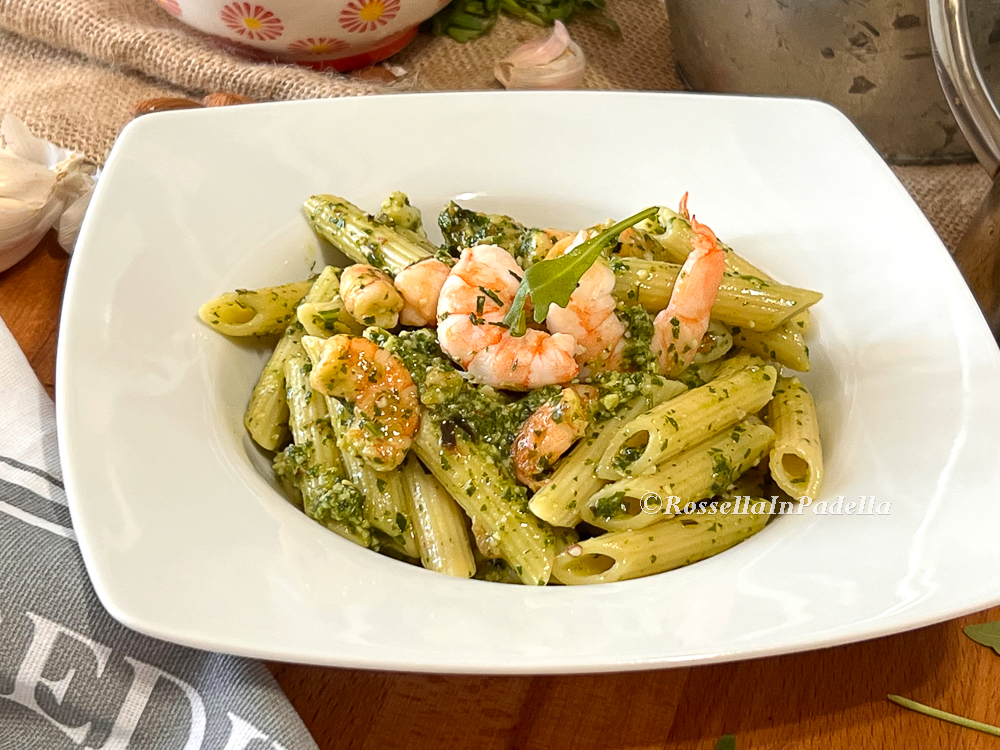 Pasta Con Pesto Di Rucola E Gamberi