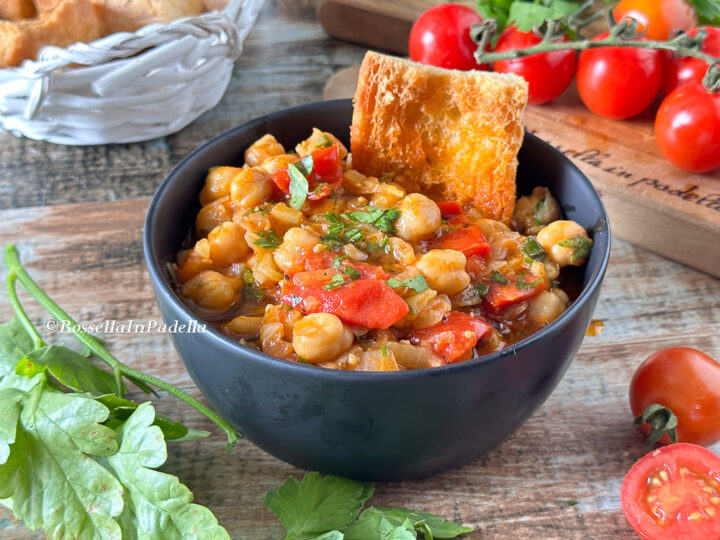 Ceci con pomodorini in padella