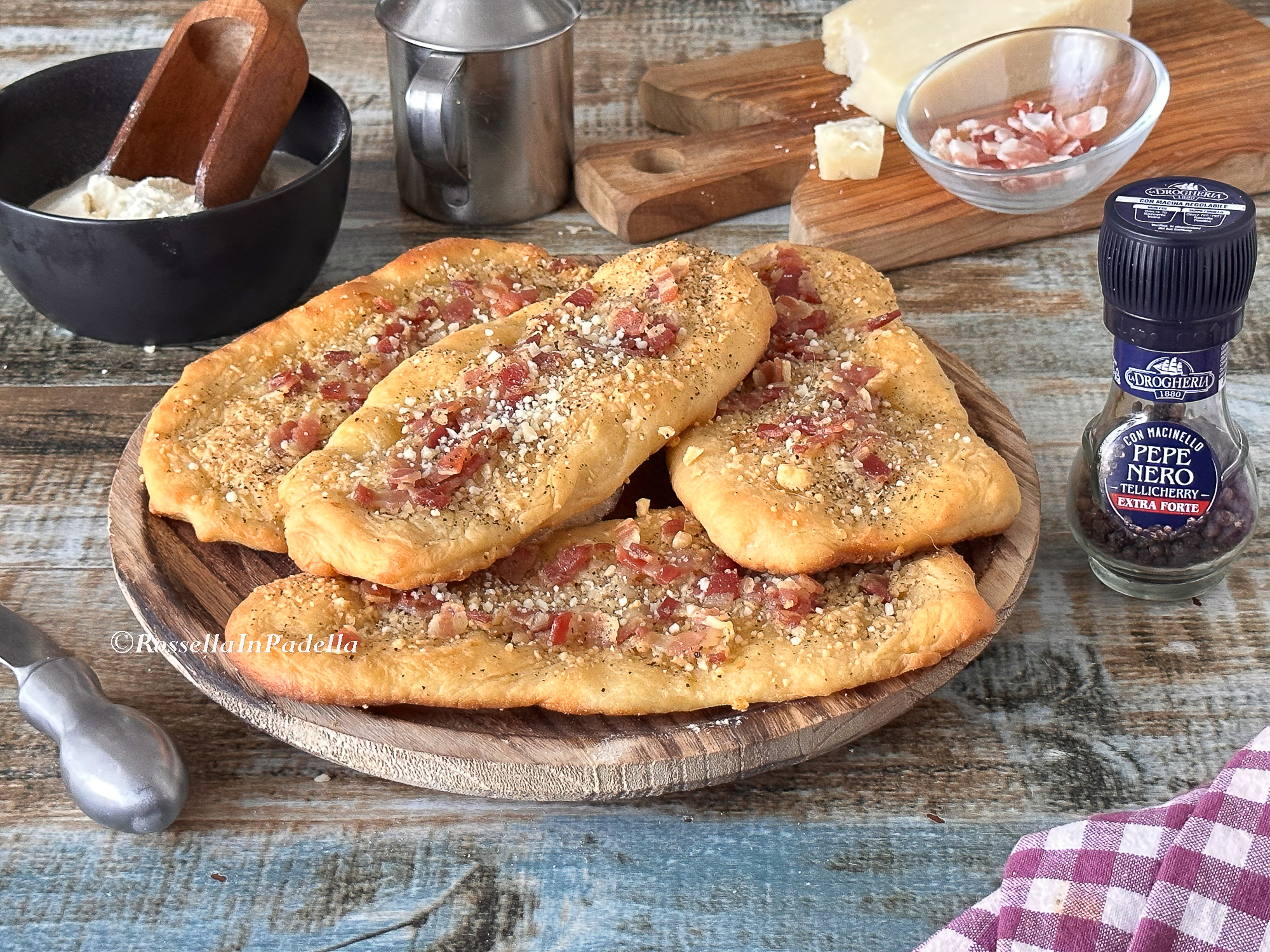 Lingue di pizza alla gricia