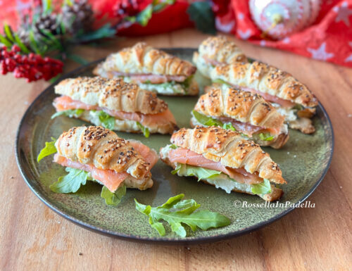 Cornetti di pasta sfoglia con salmone e philadelphia