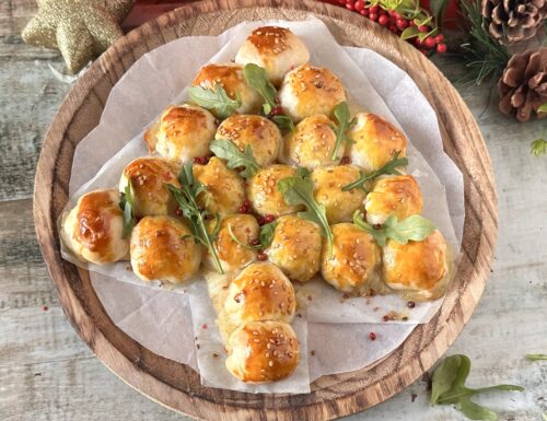 Albero di pasta sfoglia con mozzarelline
