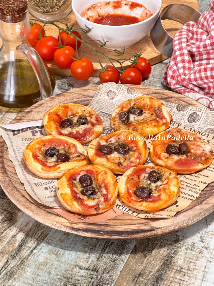 Antipasto Pizzette di pasta sfoglia ripiene