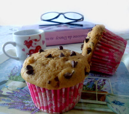 Muffin al caffè con gocce di cioccolato ricetta