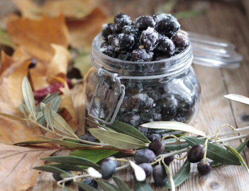 Olive nere sotto sale: ricetta di Puglia