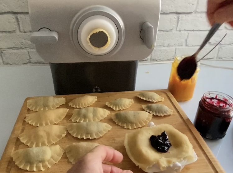 biscotti con pasta maker
