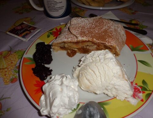 Strudel di mele con gelato alla vaniglia – Ricetta tedesca