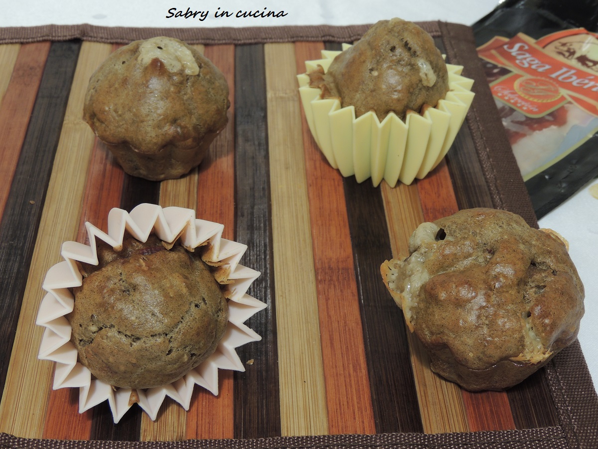muffins integrali al crudo e provolone