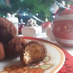 Tartufini di pandoro con caffè, panna e cacao Tartufini di pandoro con caffè, panna e cacao