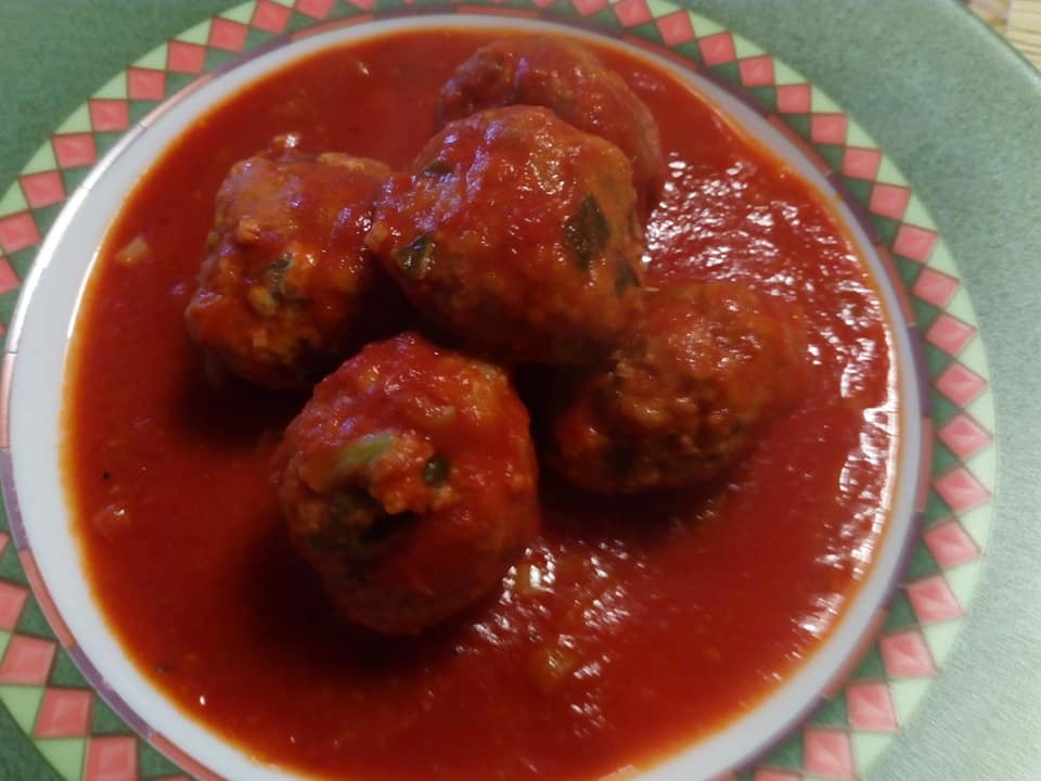 Polpette di carne e spinaci al sugo • Sale & Zucchero