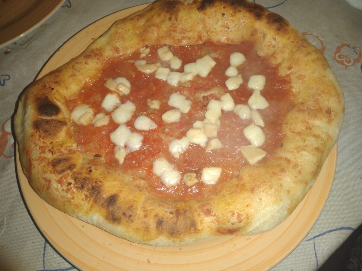 “Pizza con cornicione ripieno di Ricotta”