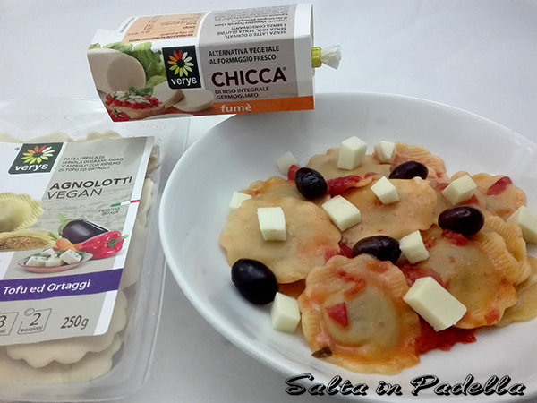Agnolotti tofu ed ortaggi con pomodoro olive e Chicca Fumé