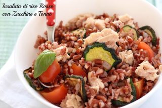insalata di riso rosso con tonno e zucchine