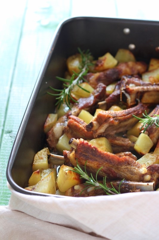 costine di maiale al forno morbide con patate