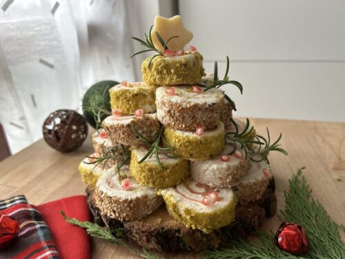 Albero di Natale di rotolini antipasto scenografico e sfizioso