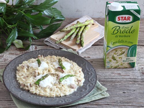 RISOTTO ASPARAGI, SALSICCIA E STRACCIATELLA