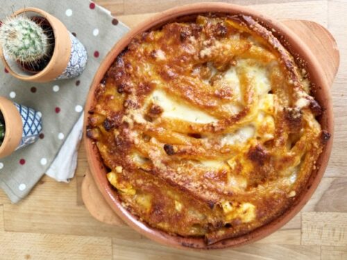 Ziti al forno con salsiccia, uova e formaggio