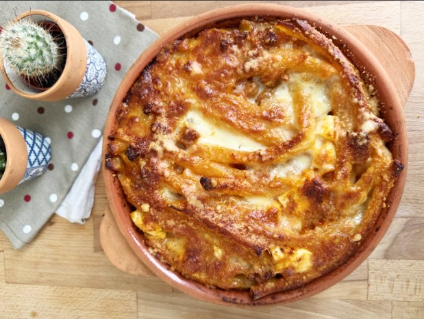 ziti al forno con salsiccia uova e formaggio