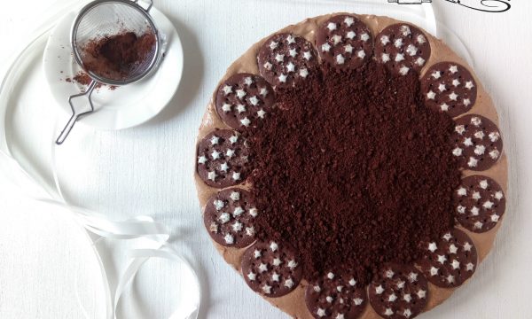 Torta fredda con mousse al cioccolato