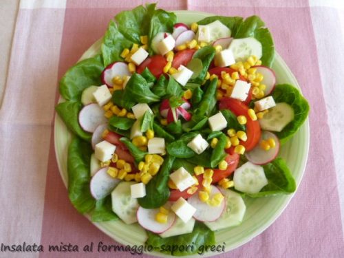 Mixed salad with cheese